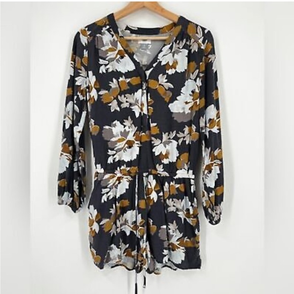 Old Navy Long Sleeve Button Front Women’s Grey Floral Jumper Romper Size Medium - Picture 2 of 9